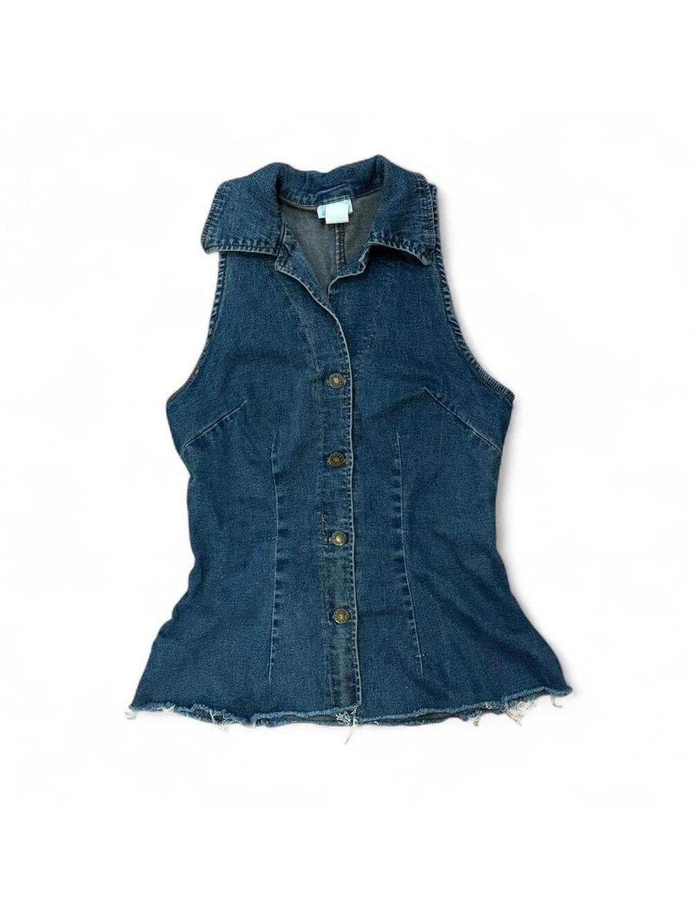 SOLD Y2K denim sleeveless button up. From the brand Flava in a size M.